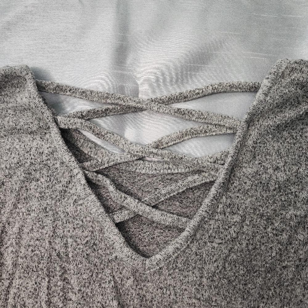 Absolutely Famous Gray Criss Cross Back Long Sleeve Tie Hem Top Women’s Size S - Picture 5 of 7